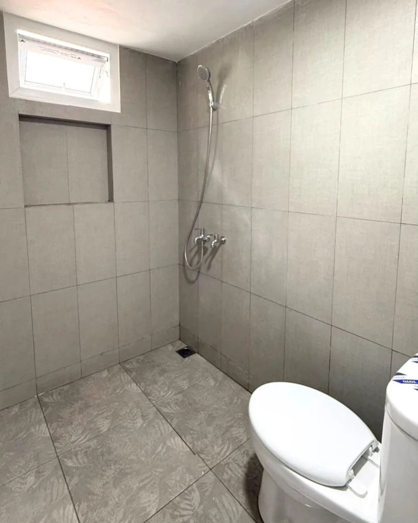 kamar mandi villa bromo 2